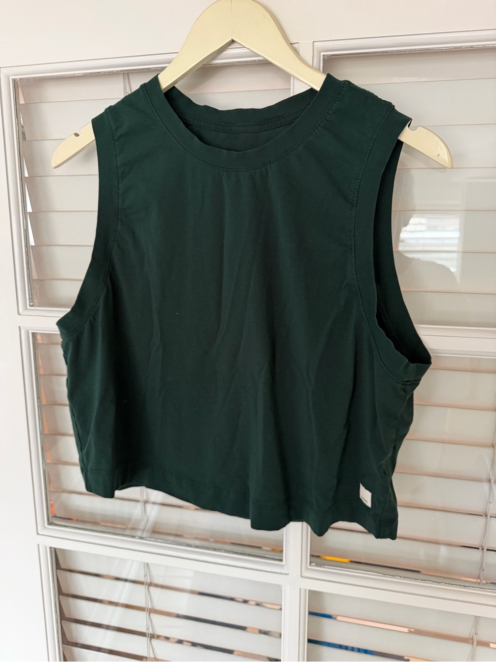Vuori Women's Cropped Tank Top - Emerald
